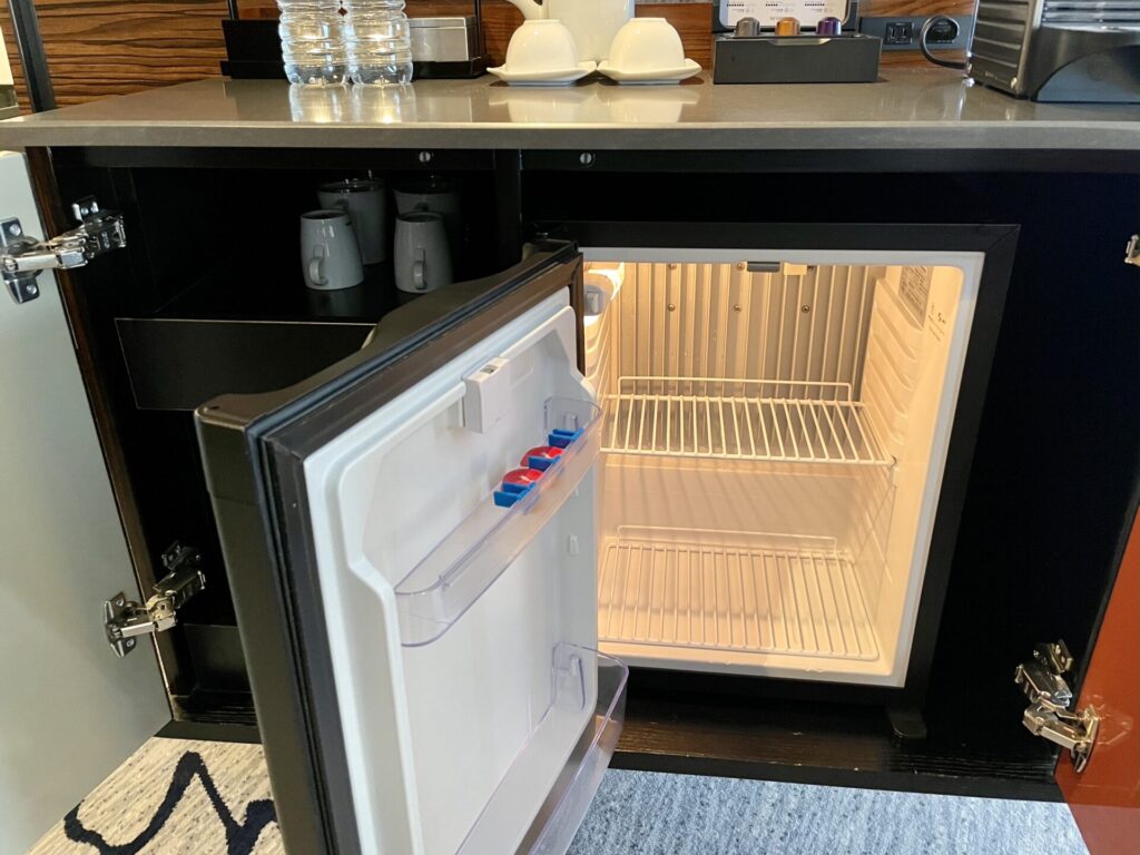 ヒルトン東京 ジュニアスイート ミニバー