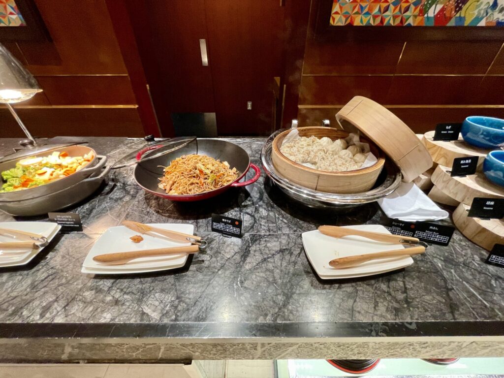 ヒルトン東京 朝食ブッフェ 焼売と焼きそば