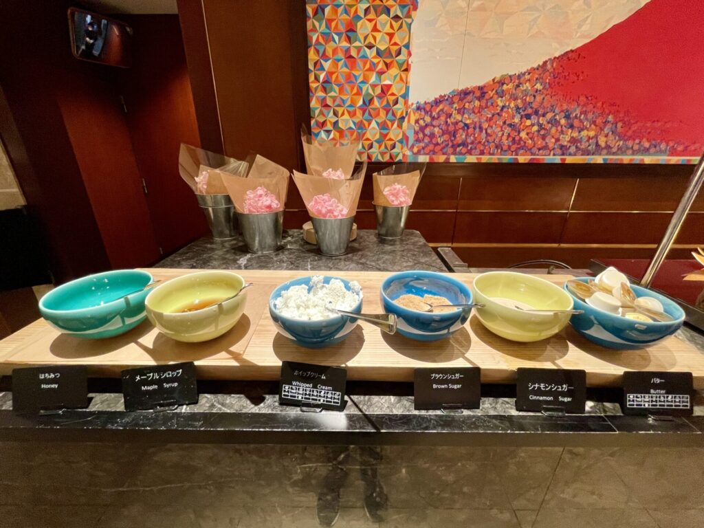 ヒルトン東京 朝食ブッフェ ホイップクリームやメープルシロップ