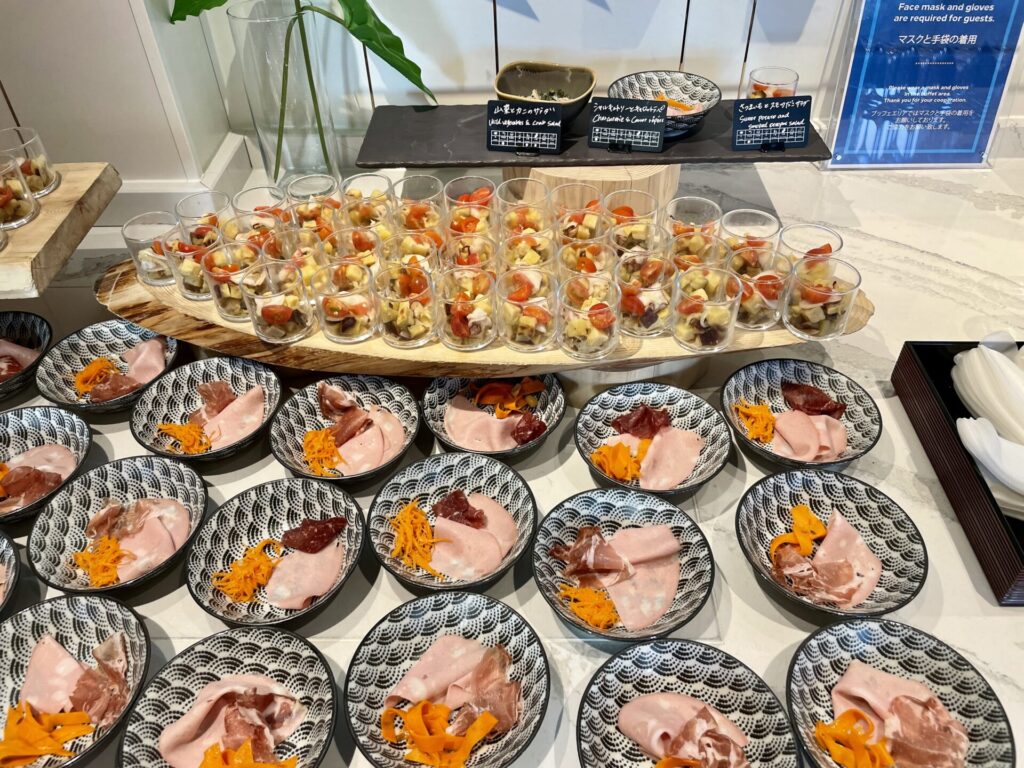 ヒルトン東京 エグゼクティブラウンジ カクテルタイム 生ハム