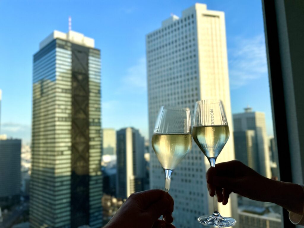 ヒルトン東京 エグゼクティブラウンジ カクテルタイム スパークリングで乾杯