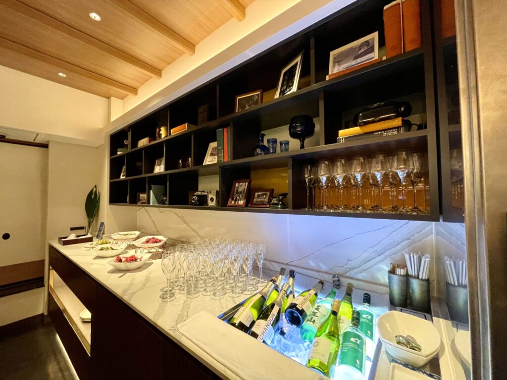 ヒルトン東京 エグゼクティブラウンジ リビングゾーン カクテルタイムのアルコール