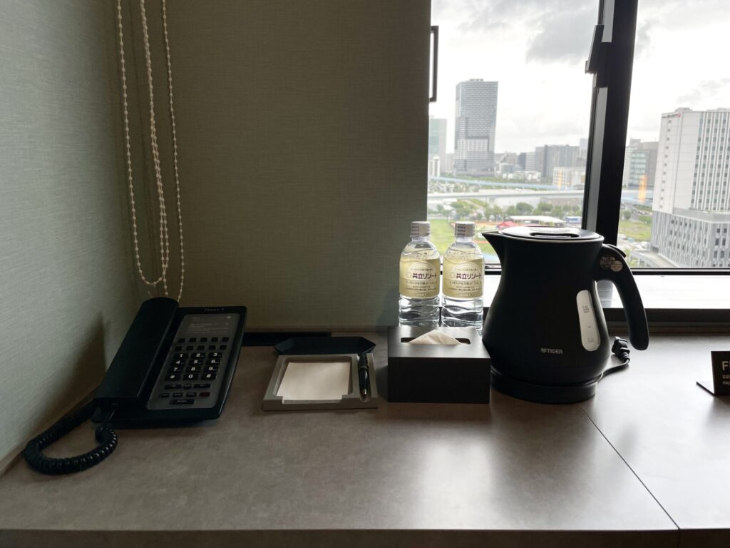 ラビスタ東京ベイ 客室 お水と電気ケトル