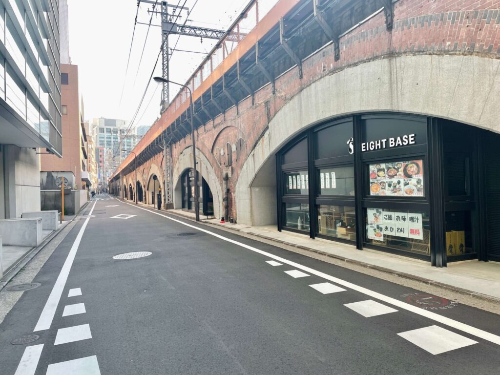 「山手線一周」有楽町駅から新橋駅へ向かう高架下の様子