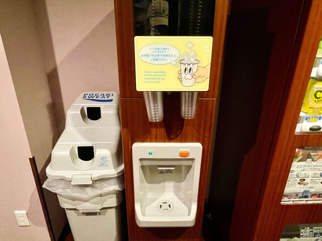 「ドーミーインPREMIUM神田」カップ付き製氷機
