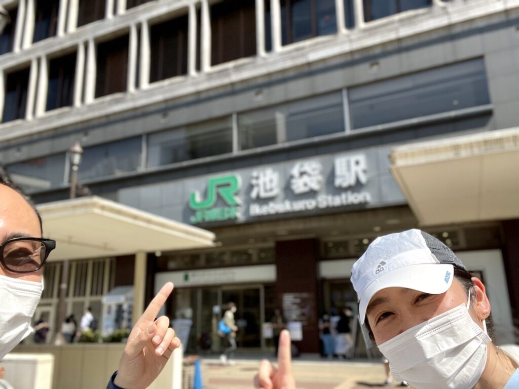 山手線一周　徒歩　池袋で記念撮影