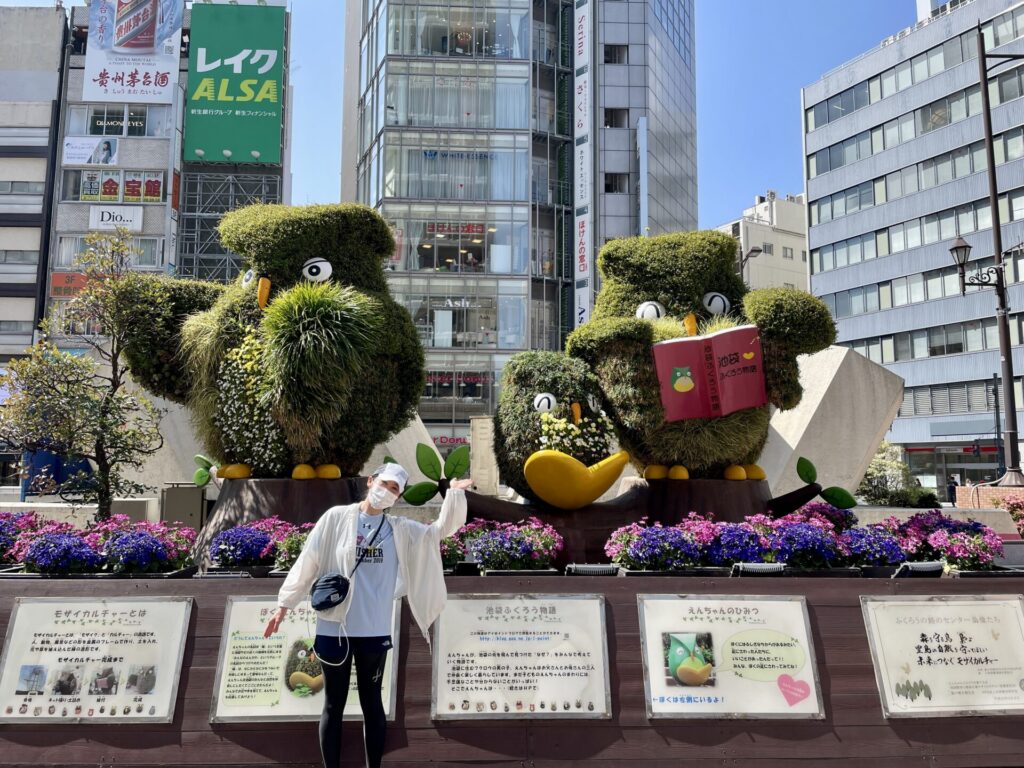 山手線一周　徒歩　池袋ふくろう物語と記念撮影