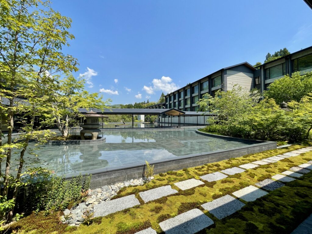 ロク京都 水盤と客室棟