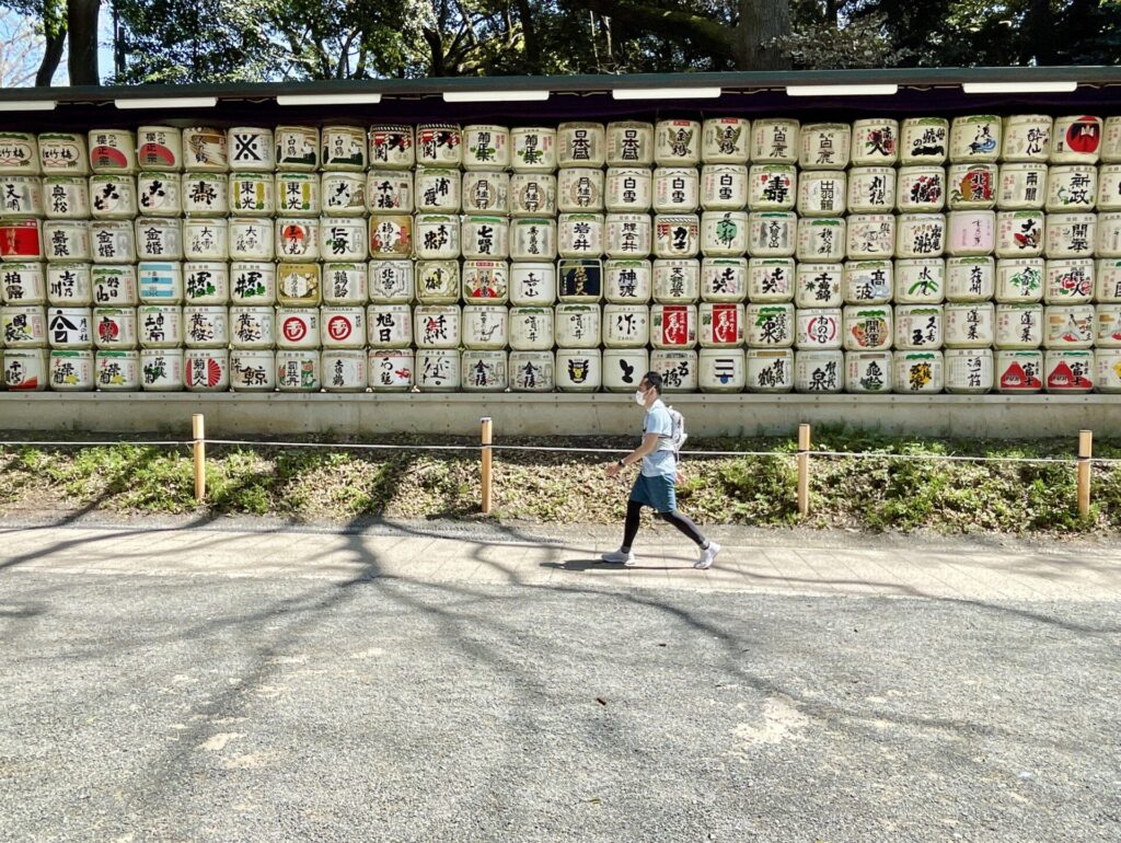徒歩で「山手線一周」明治神宮 奉献酒樽
