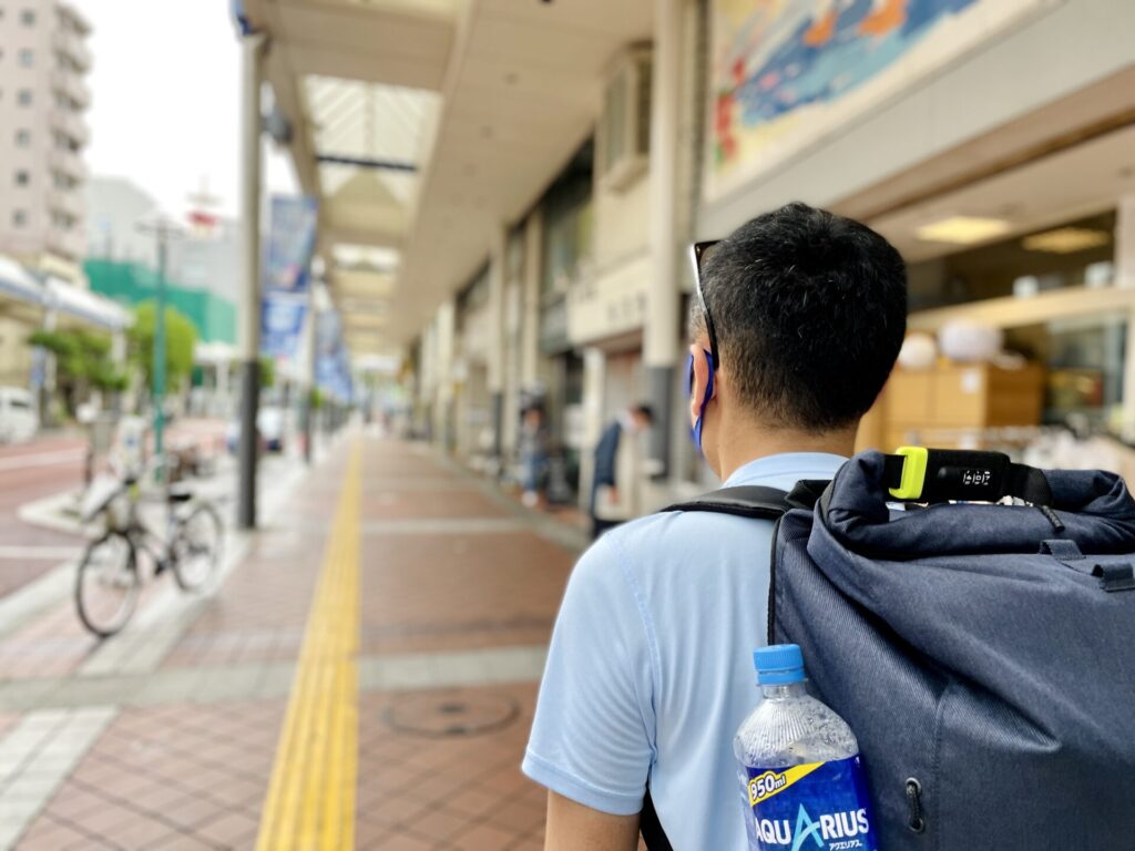 「東京エクストリームウォーク100」平塚の商店街を通過