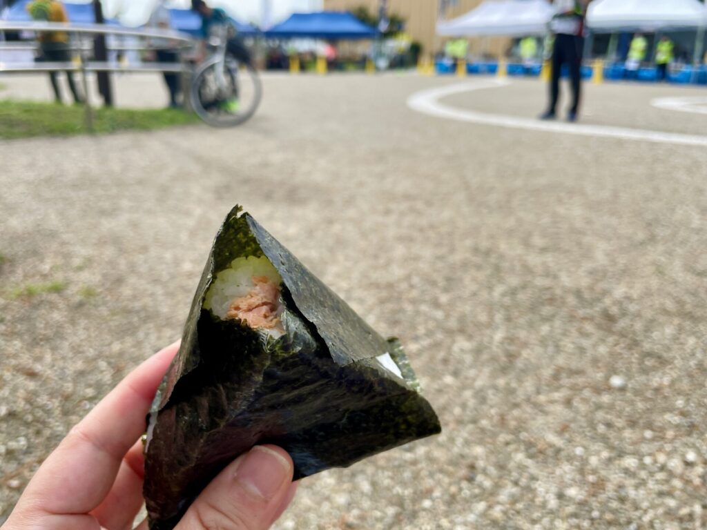 「東京エクストリームウォーク100」第1チェックポイントの食事