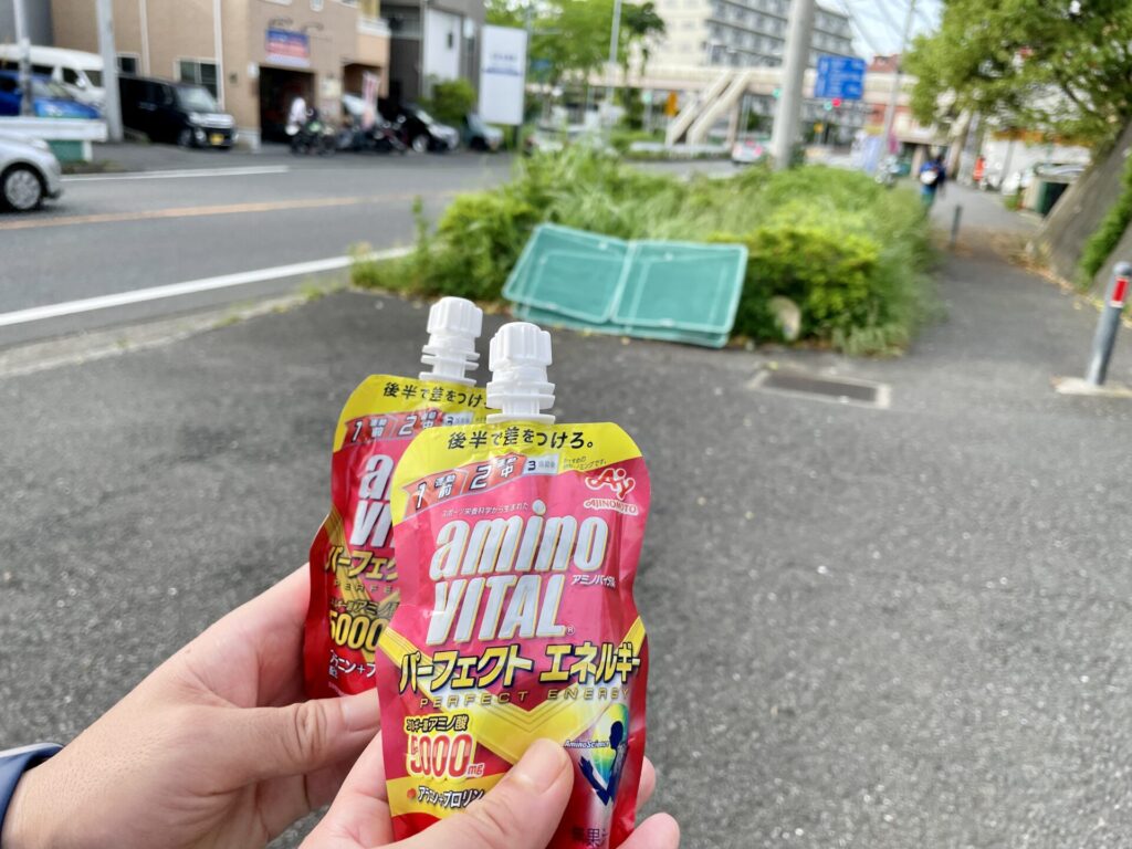 「東京エクストリームウォーク100」箱根駅伝名物 遊行寺の坂後にアミノバイタルチャージ