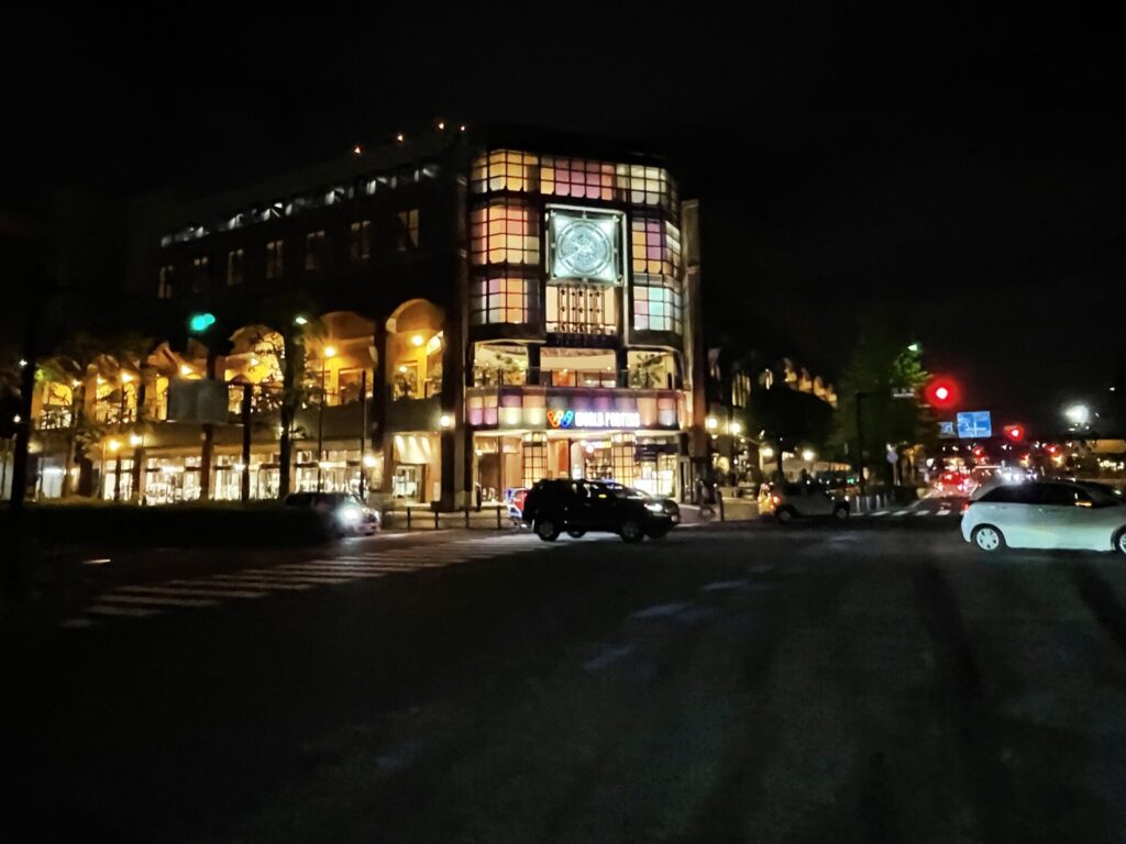 「東京エクストリームウォーク100」ワールドポーターズを通過