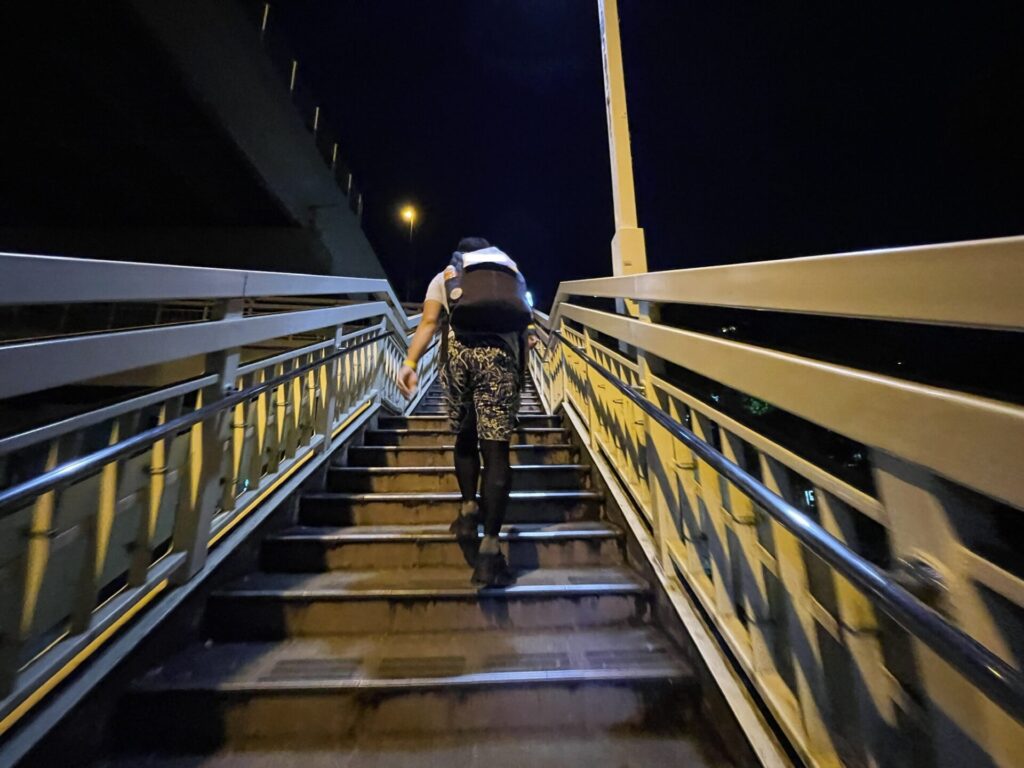 「東京エクストリームウォーク100」第2エイドステーション出発後