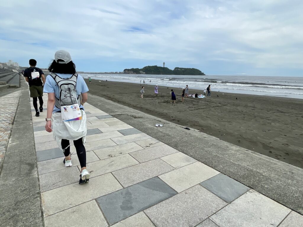 東京エクストリームウォーク100 江ノ島が近づいてきた