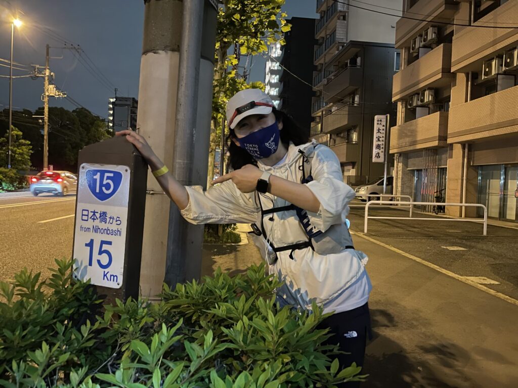 東京エクストリームウォーク100 日本橋まで15kmの標識