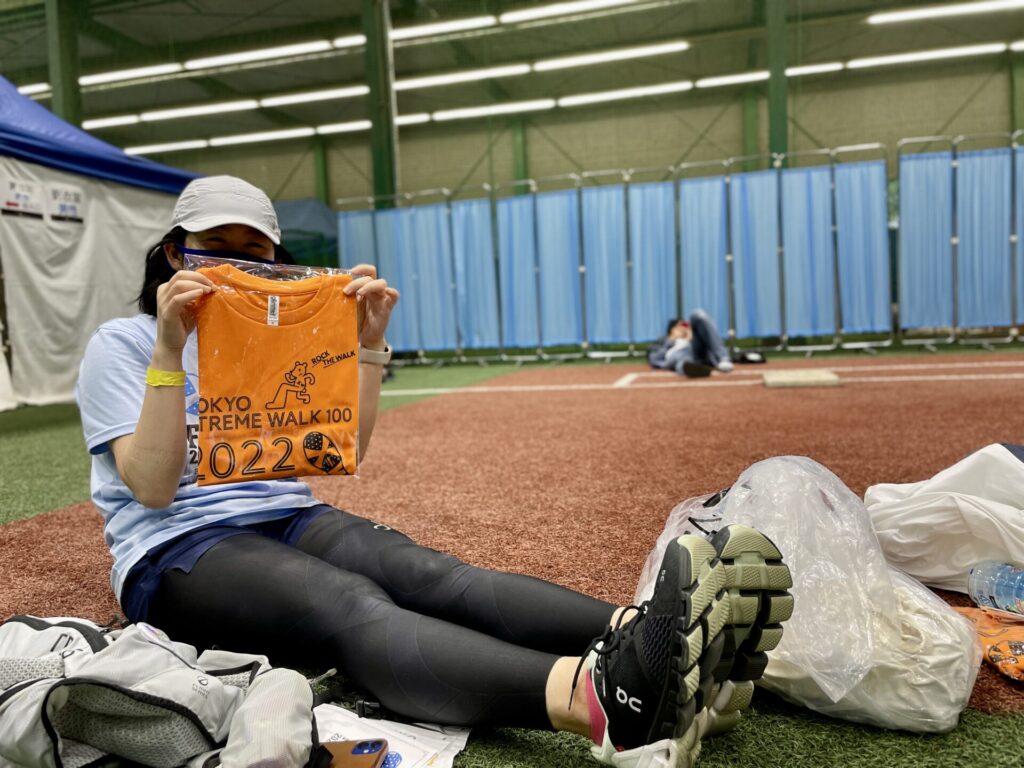 「東京エクストリームウォーク100」フィニッシャーTシャツと記念撮影