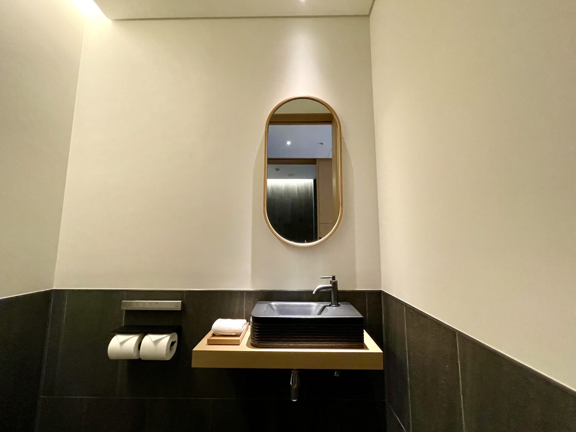 ロク京都 プレミアデラックス トイレの洗面台
