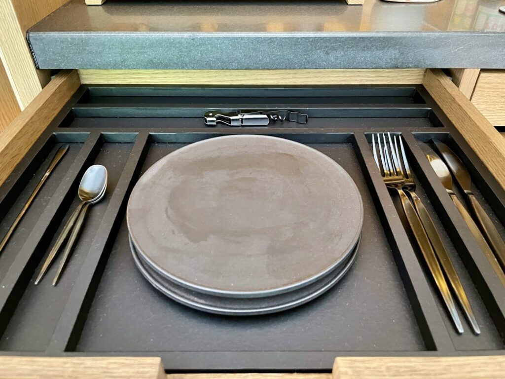 ロク京都 プレミアデラックス 食器とカトラリー