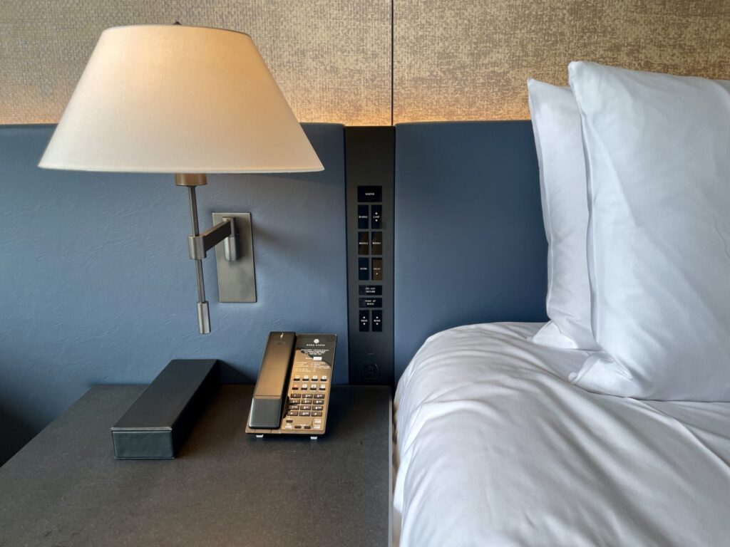 ロク京都 プレミアデラックス ベッドサイド 電話