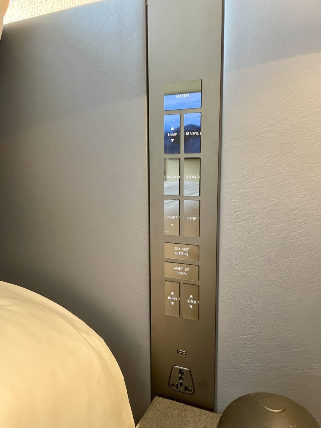 ロク京都 プレミアデラックス ベッドサイド 電源