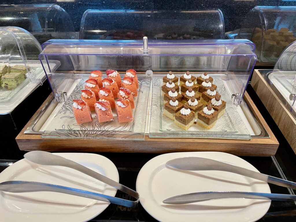 コンラッド東京 エグゼクティブラウンジ アフタヌーンティ ケーキ