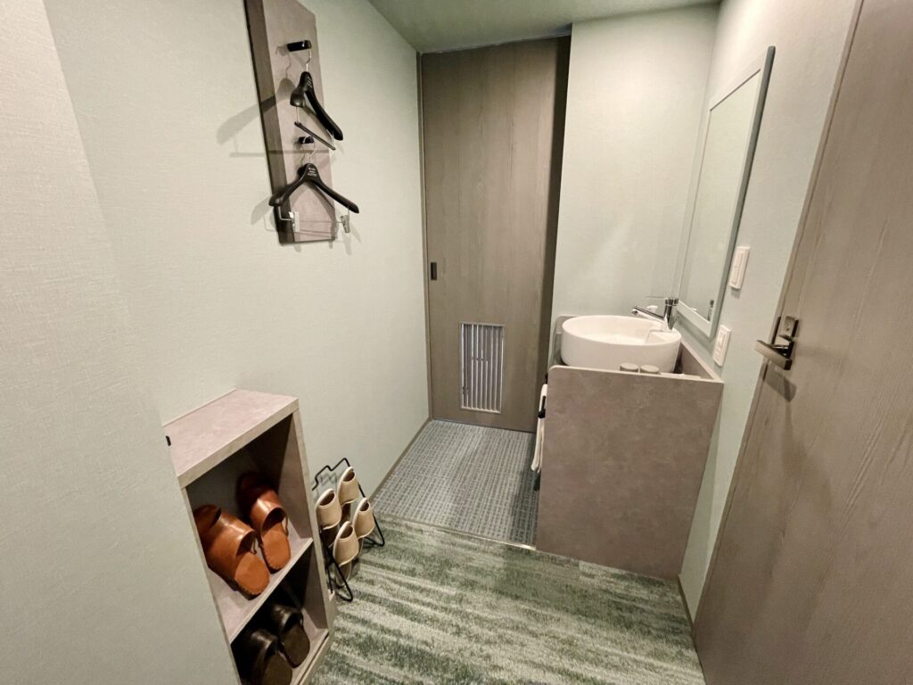 「ラビスタ東京ベイ」客室 入口からの眺め