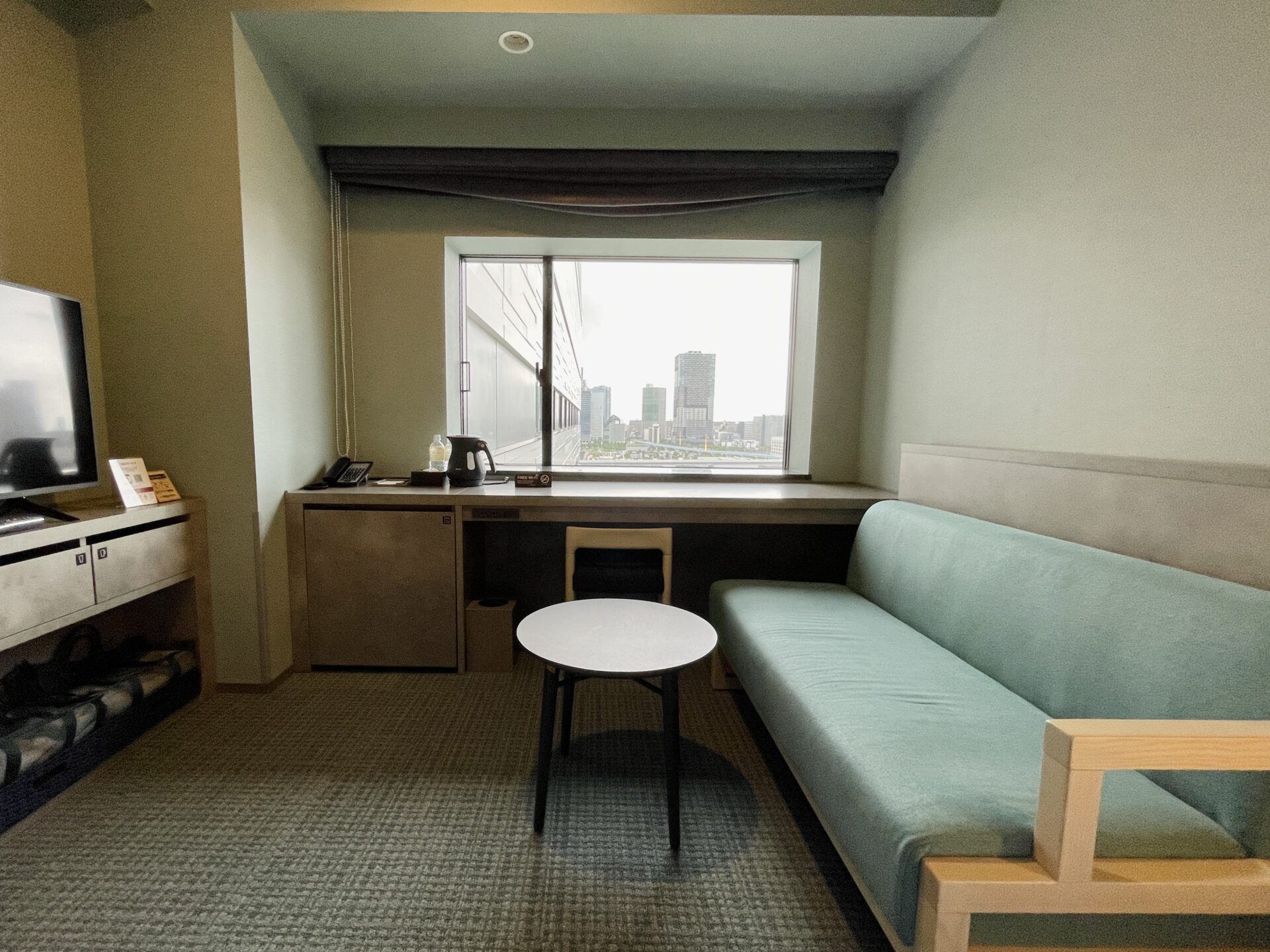 ラビスタ東京ベイ 客室 ソファーとテーブル