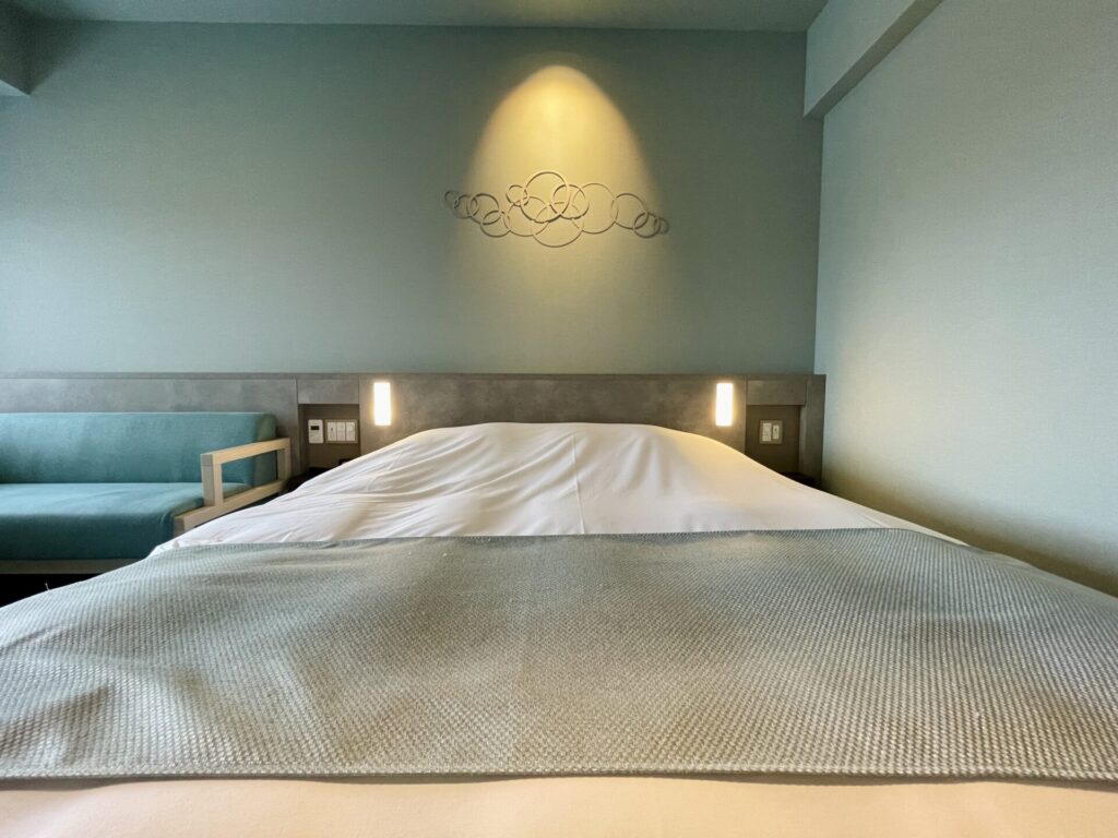 「ラビスタ東京ベイ」客室 キングベッド