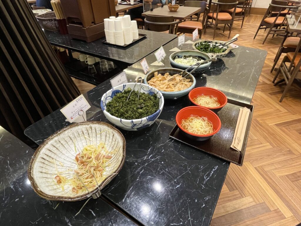 ラビスタ東京ベイ 夜鳴きそばのトッピングコーナー