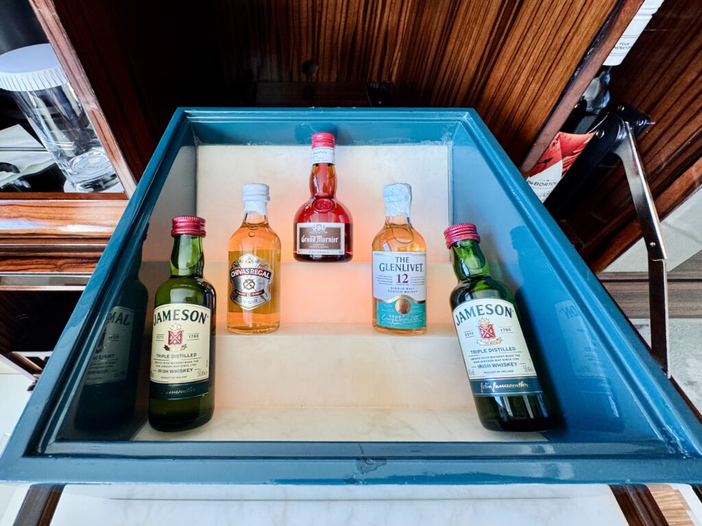 コンラッド東京 ミニバーのアルコール