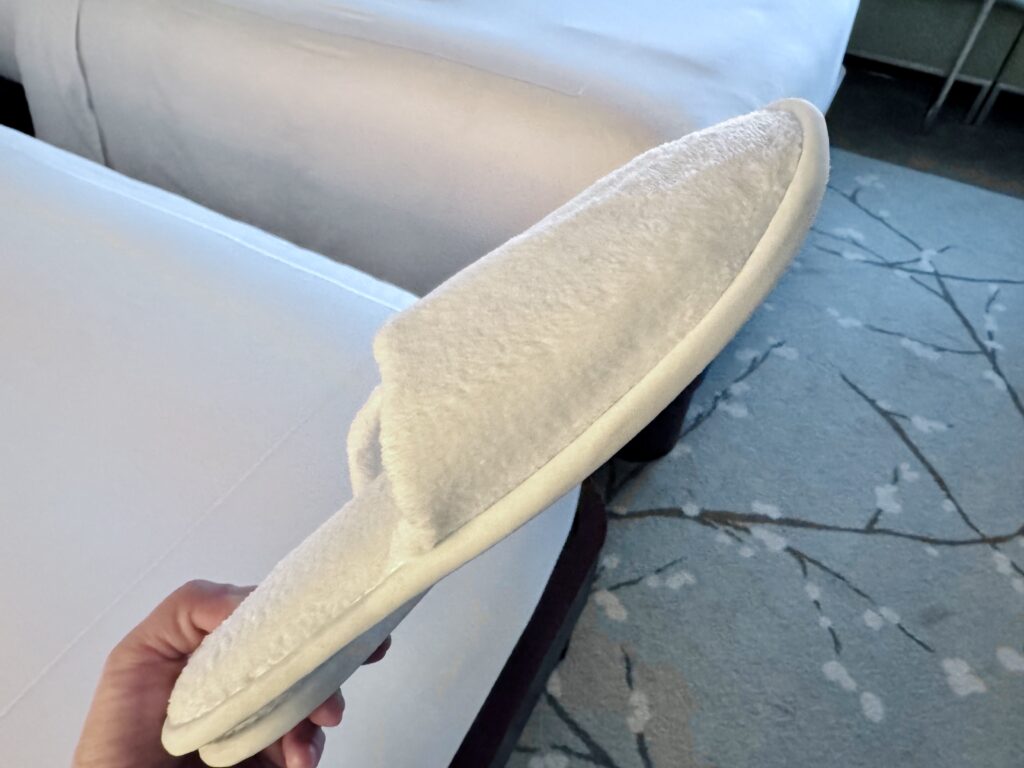 コンラッド東京 客室 スリッパ