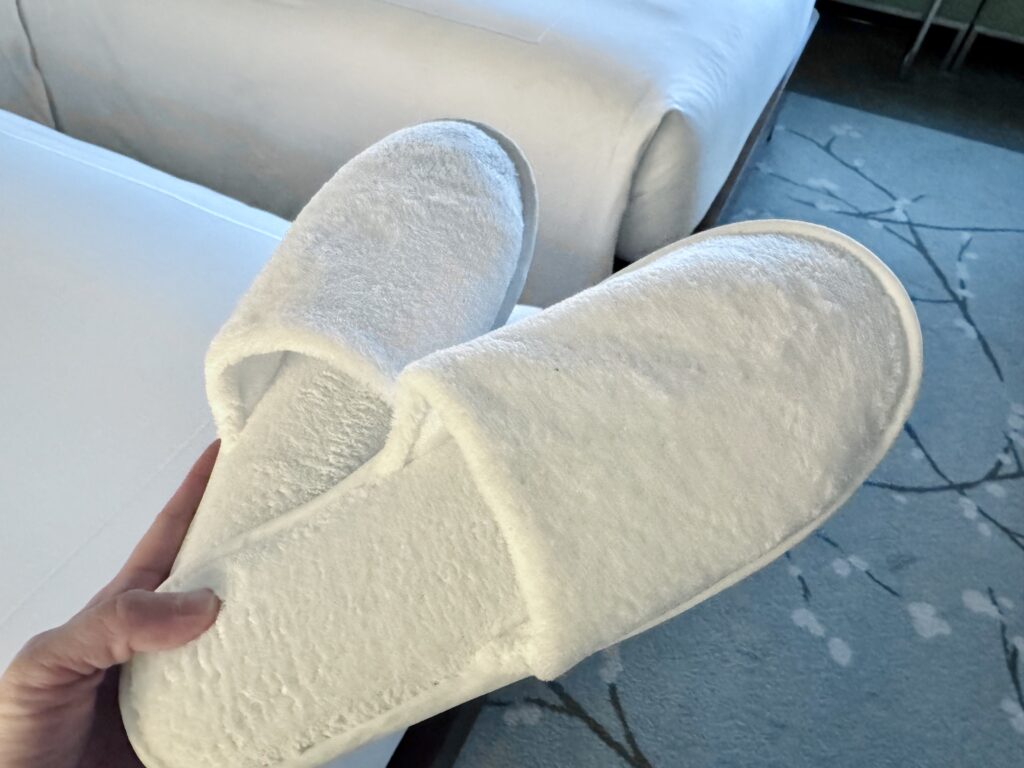 コンラッド東京 客室 スリッパ