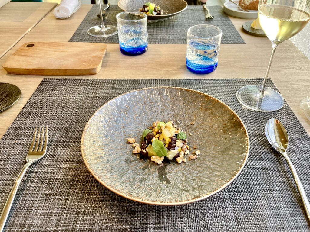 ヒルトン瀬底 シスクグリル コース3品目 前菜 剣先烏賊 もちトウモロコシ 甘夏