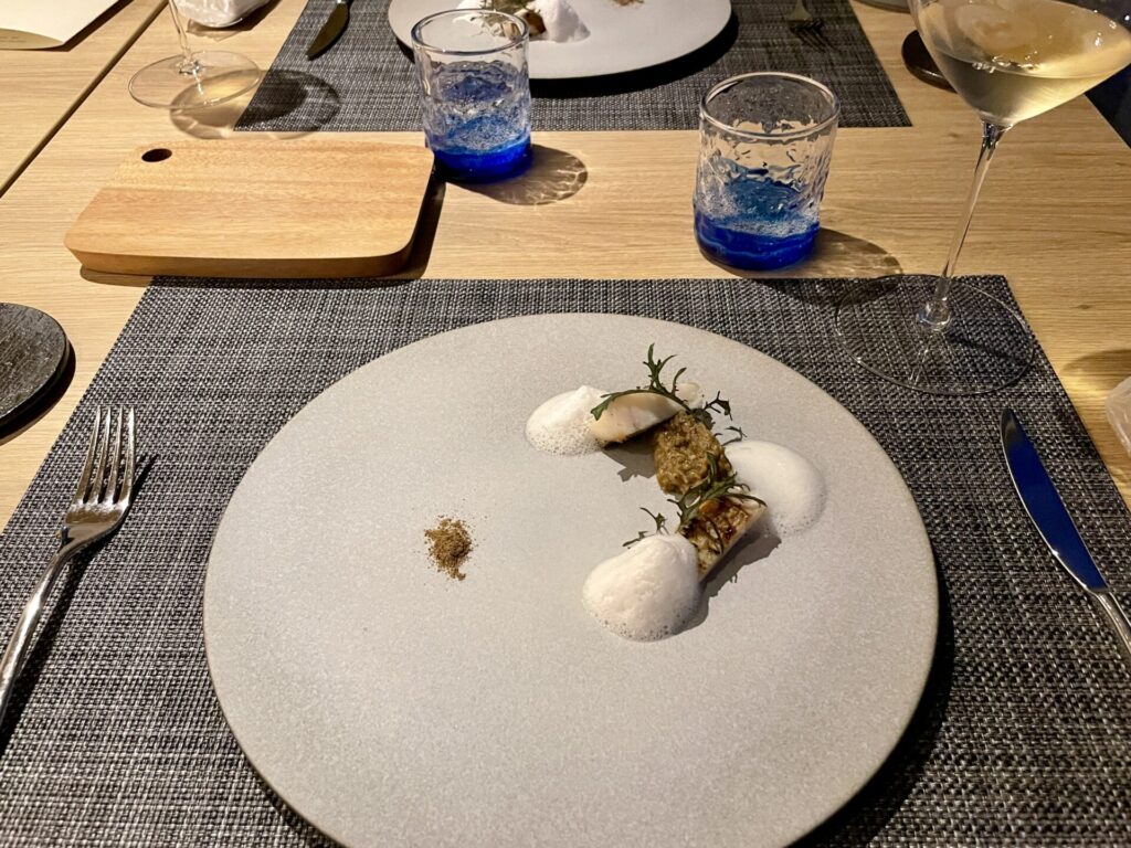 ヒルトン瀬底 シスクグリル コース6品目 魚 マナガツオ 加茂茄子 フルーツトマト