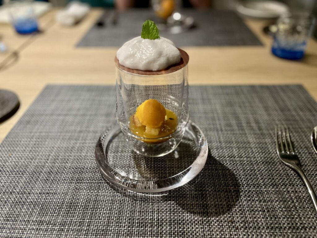 ヒルトン瀬底 シスクグリル コース9品目 デザート ココナッツ パッション マンゴー