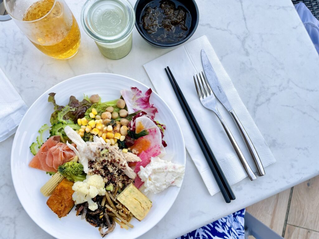 「ヒルトン瀬底」朝食ビュッフェ サラダ盛り合わせ