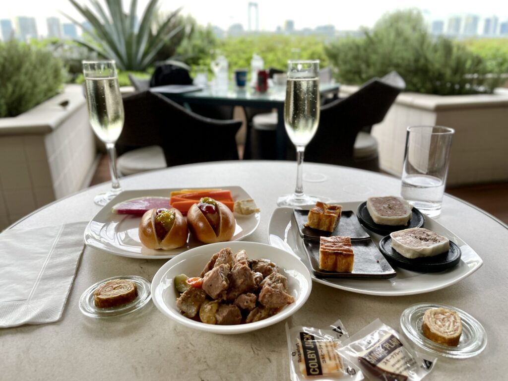 ヒルトンお台場 エグゼクティブラウンジ イブニングカクテルで食べたもの