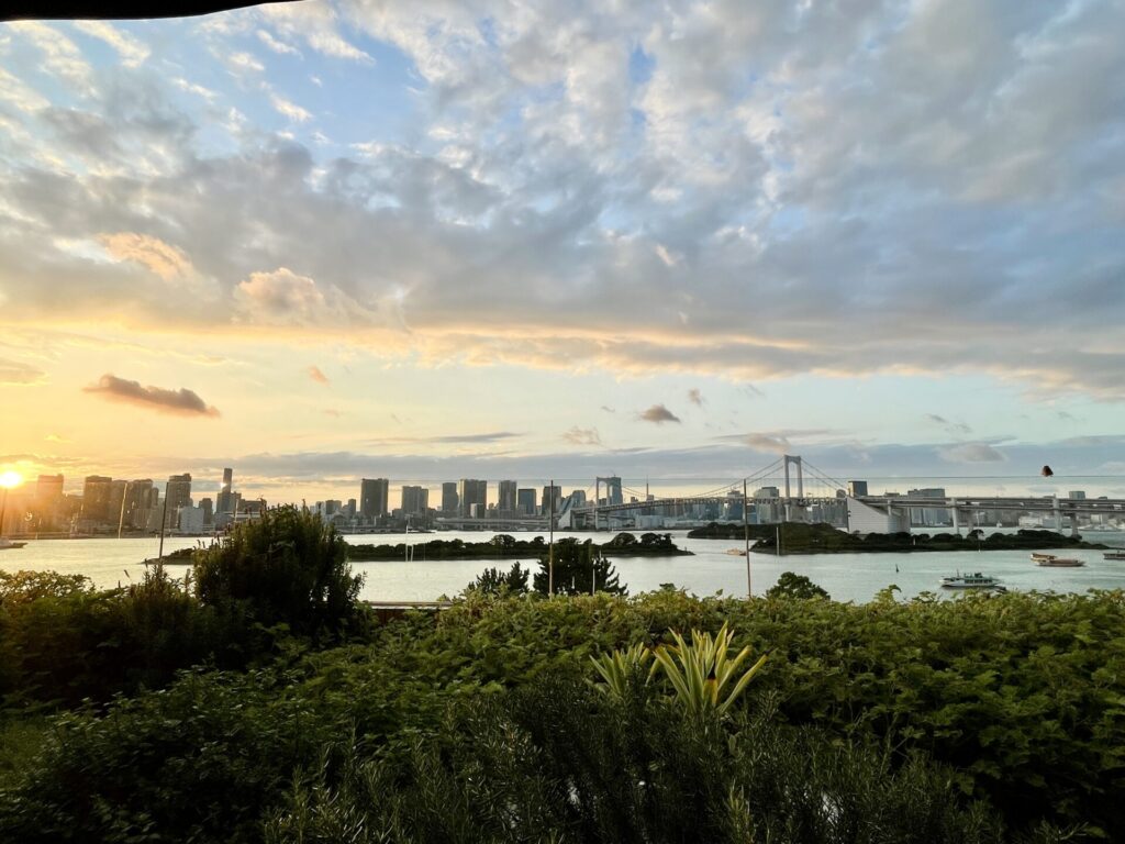 ヒルトンお台場 エグゼクティブラウンジ 夕日