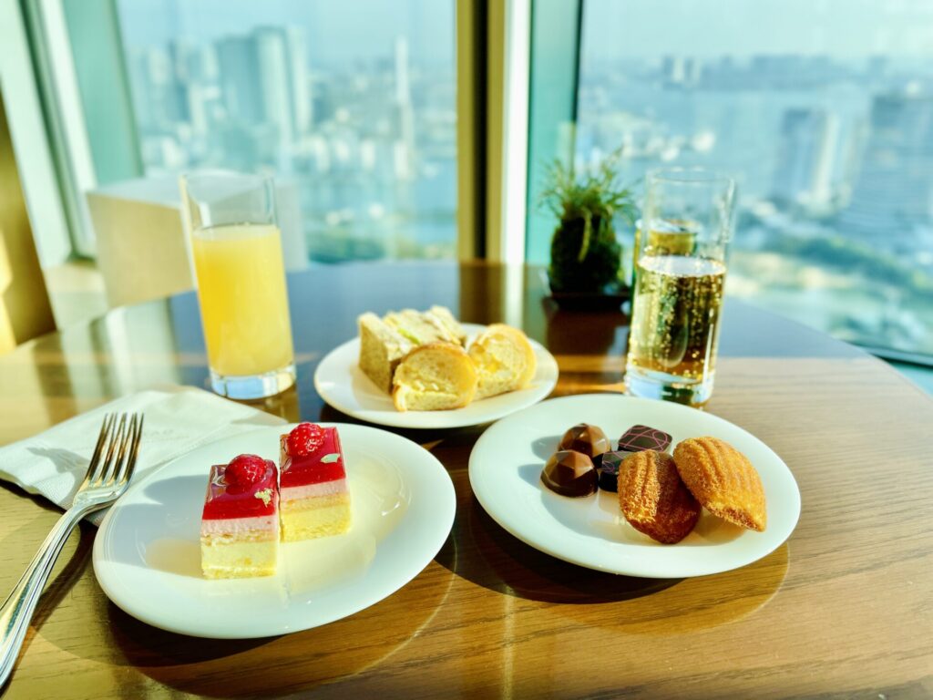 「コンラッド東京」エグゼクティブラウンジ アフタヌーンティー