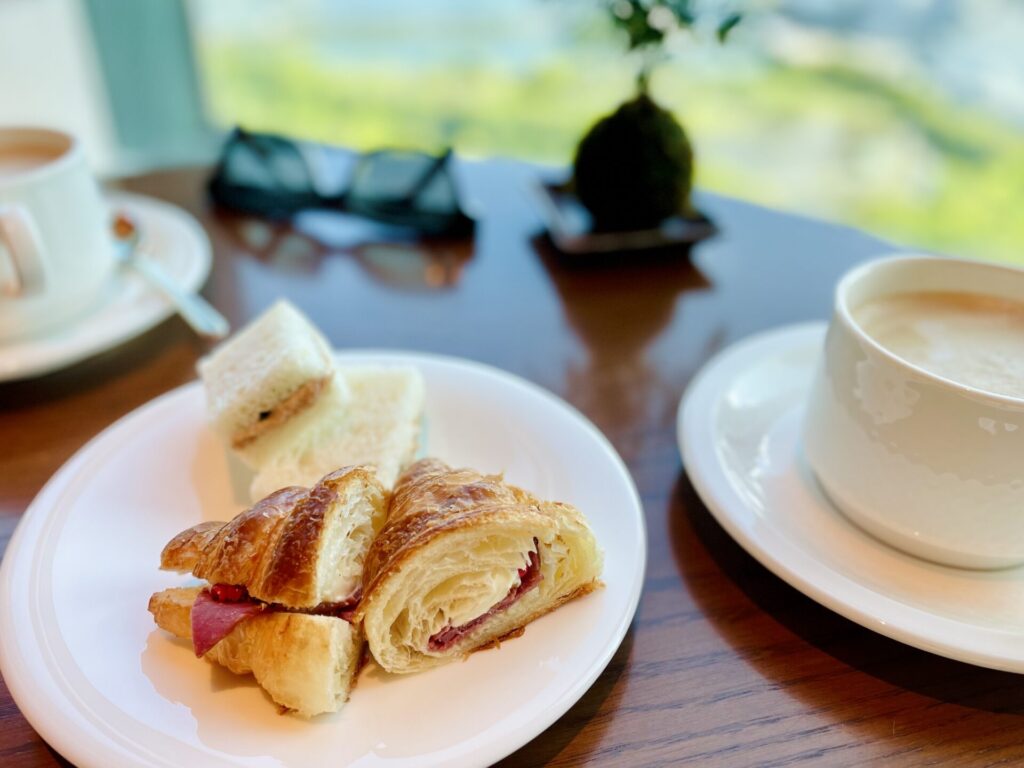 「コンラッド東京」エグゼクティブラウンジ アフタヌーンティー