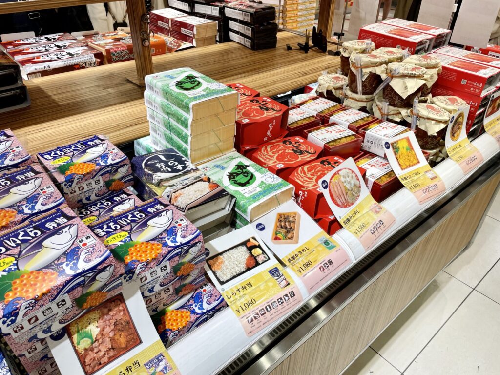 東京駅にある駅弁屋「祭」にて おいしそうな駅弁がたくさん