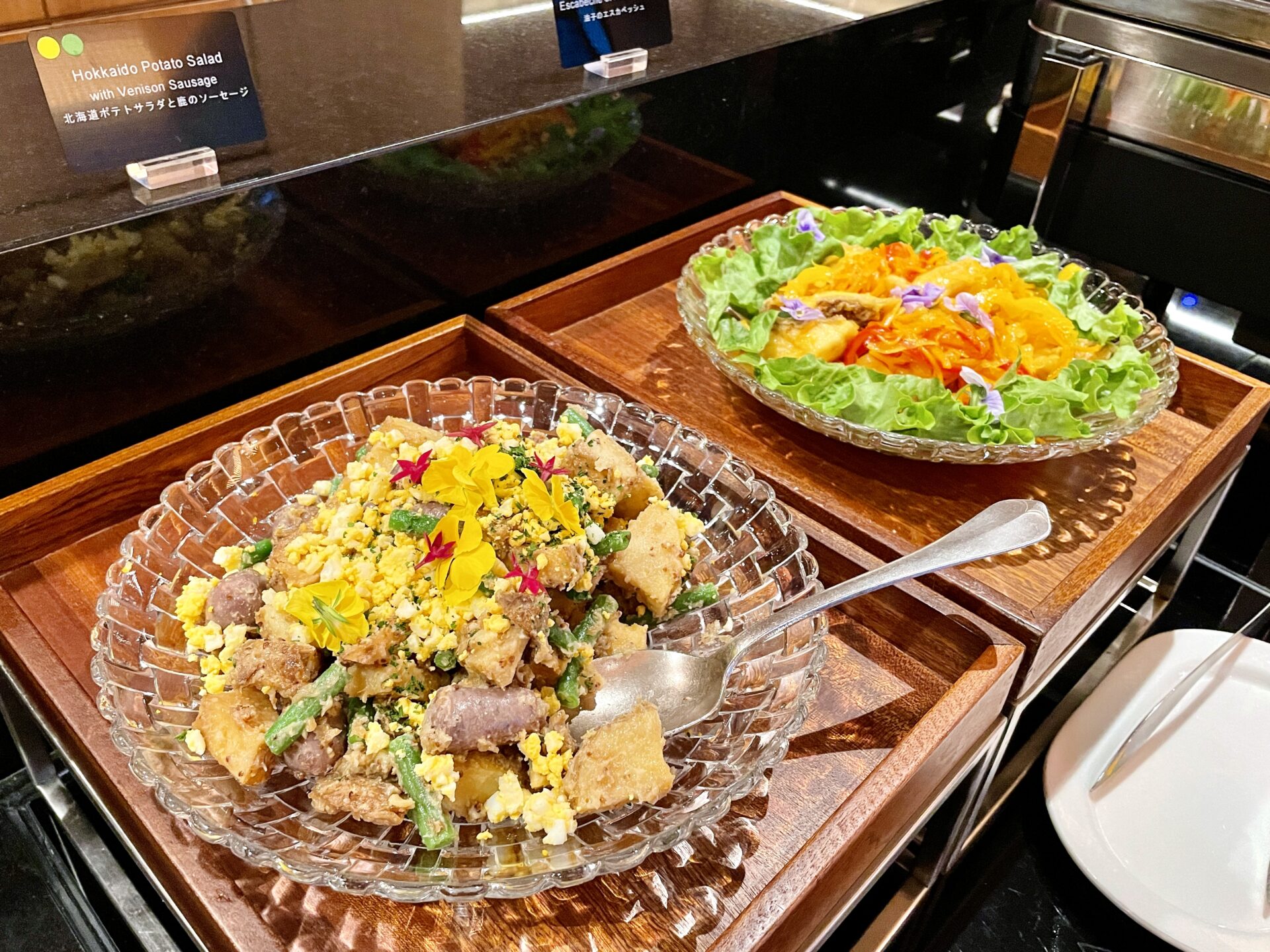 「コンラッド東京」イブニングカクテル(カクテルタイム) 各自で取り分ける冷菜メニュー