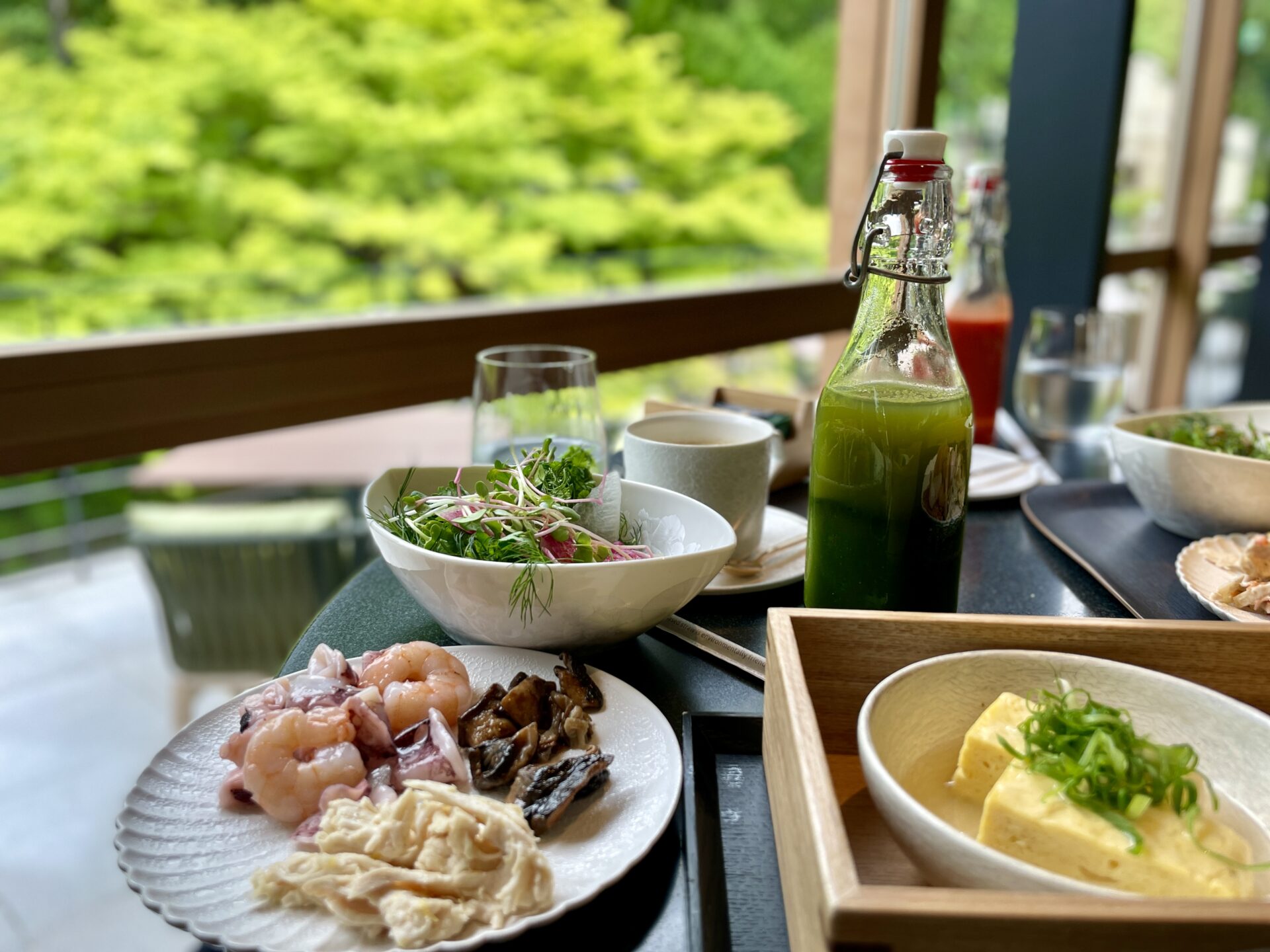 ロク京都 朝食 サラダとフレッシュドリンク