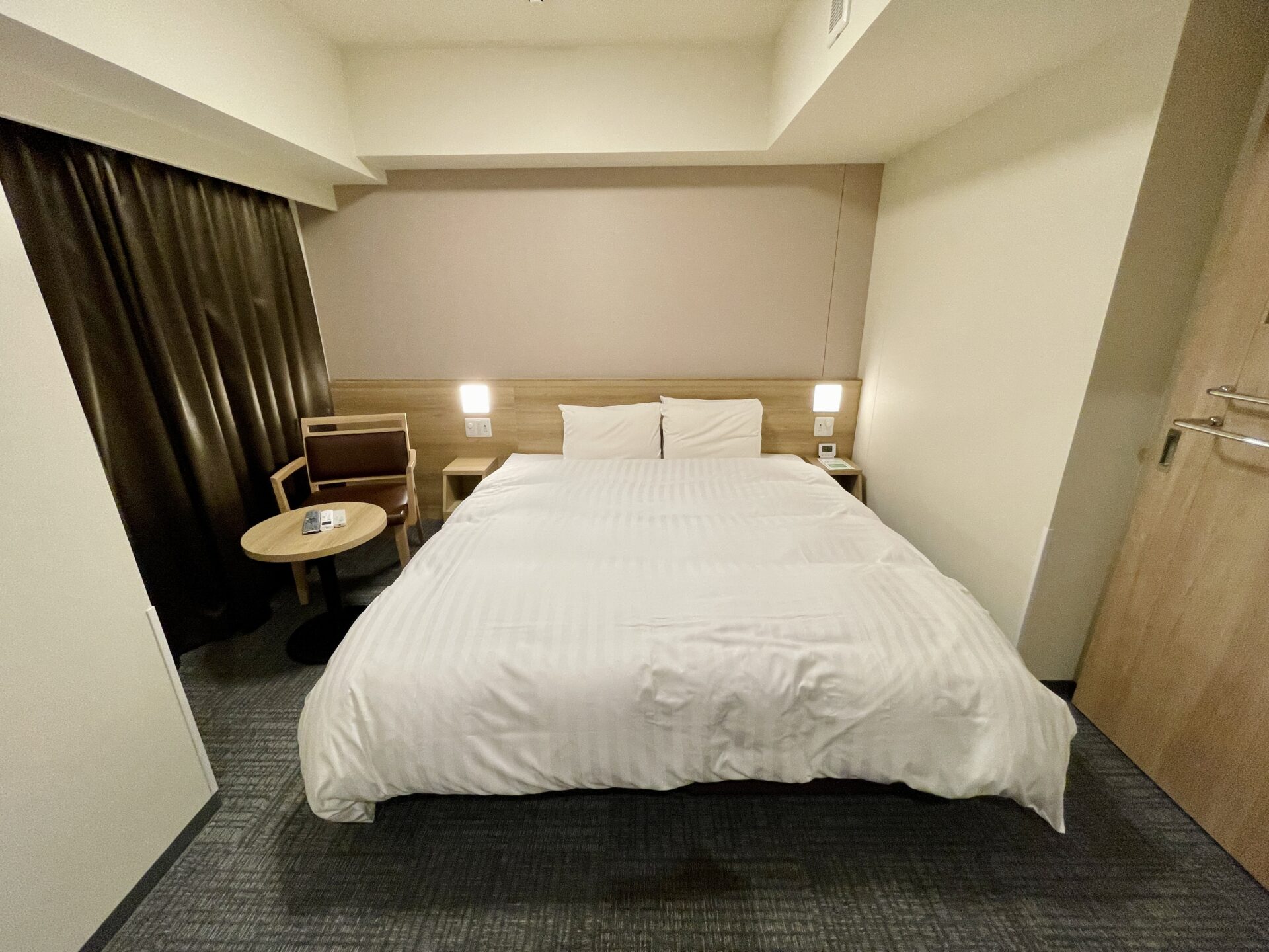 「ドーミーイン広島ANNEX」ダブルルーム客室 ベッド