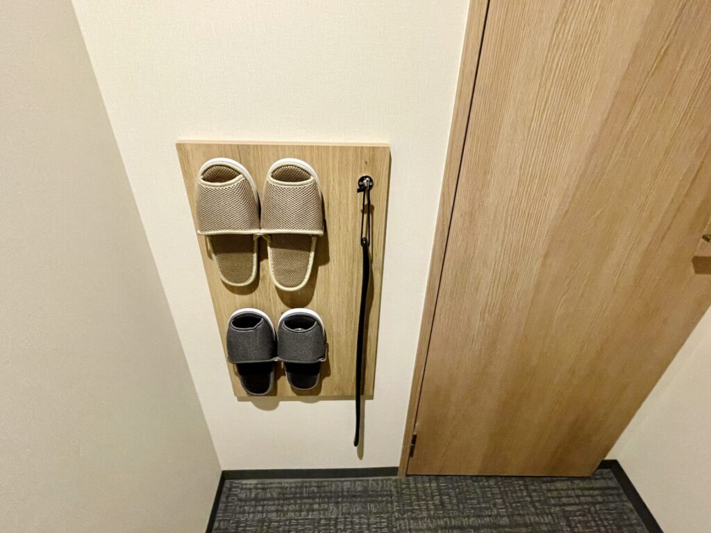 「ドーミーイン広島ANNEX」ダブルルーム客室 館内用スリッパ