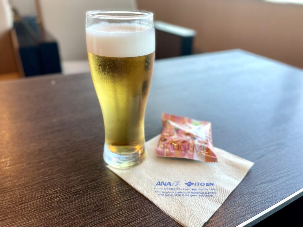 羽田ANAラウンジでビール