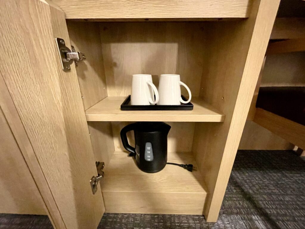 ドーミーイン広島ANNEX キングルーム ケトルとカップ