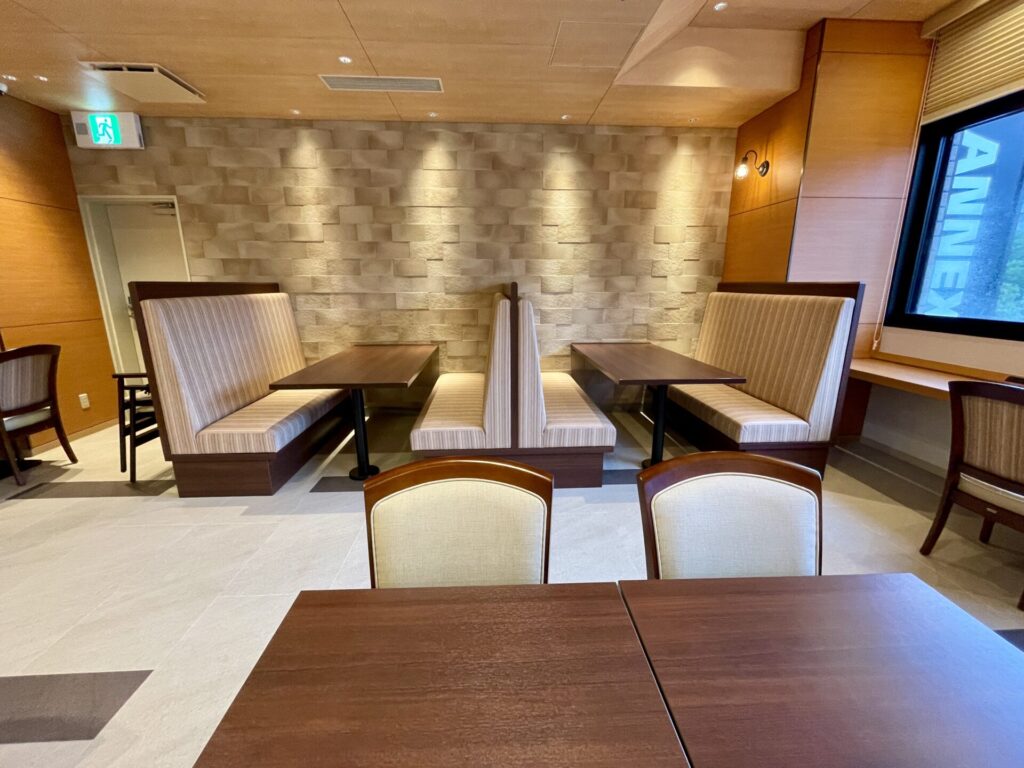 ドーミー広島ANNEX 朝食 ボックス席