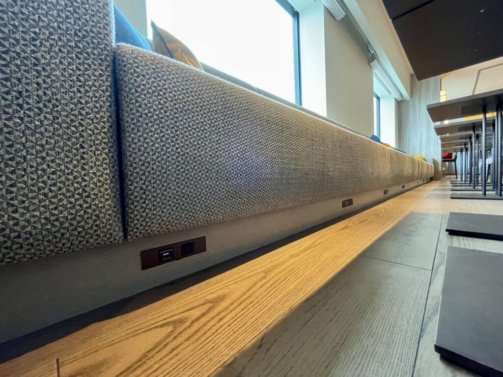 ヒルトン広島 エグゼクティブラウンジ 電源